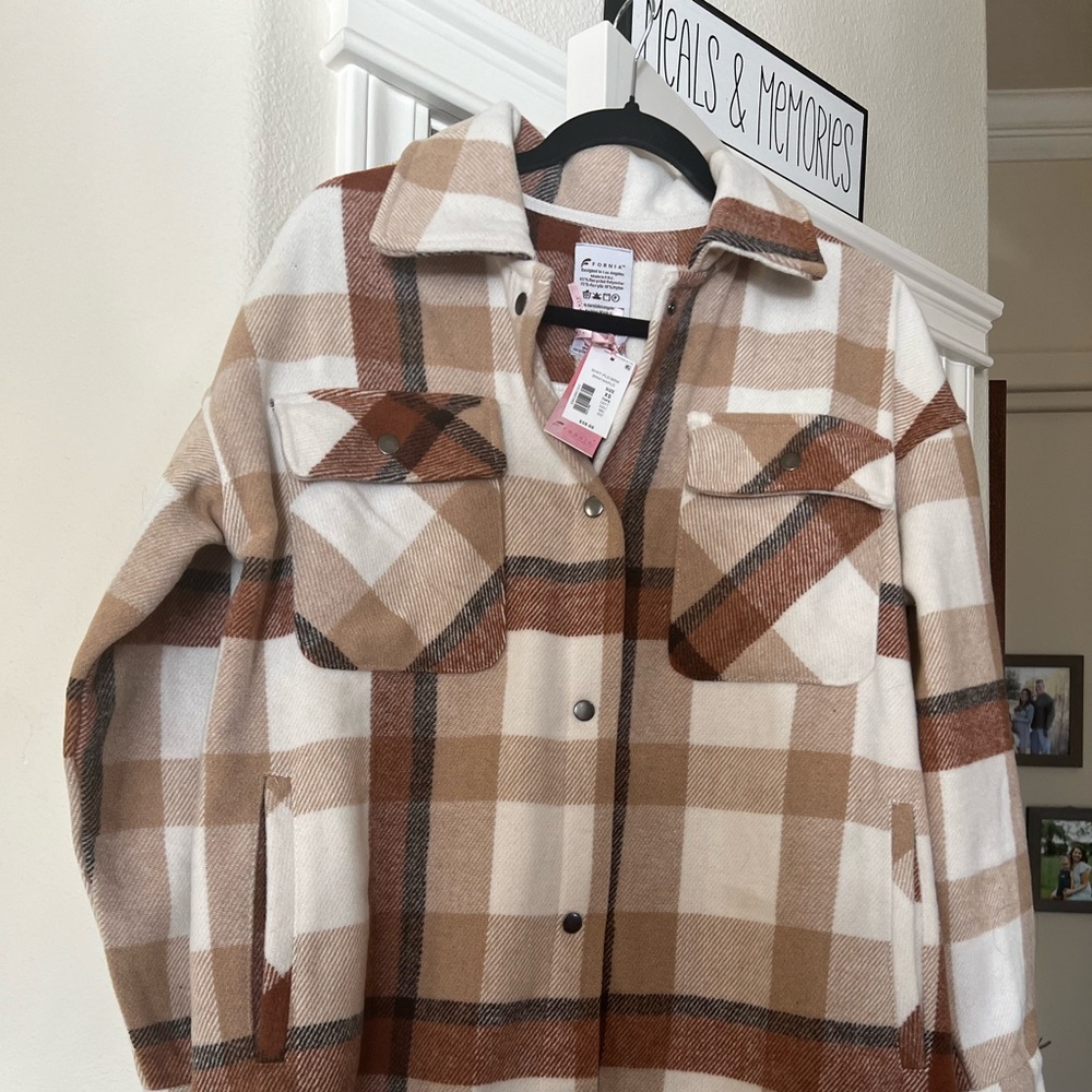 Adorable plaid shacket jacket with pockets.  Very nice cute and soft.